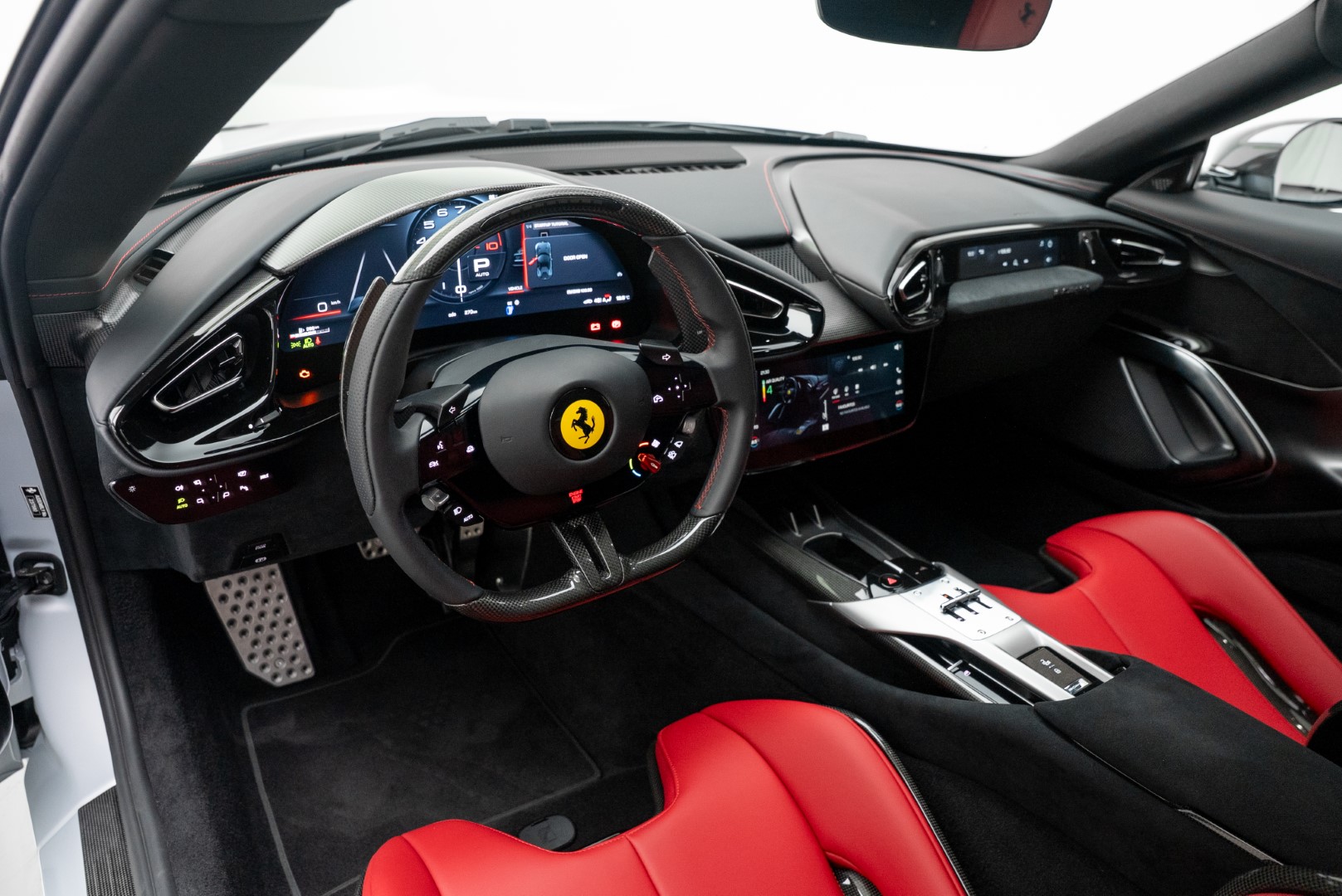 2025 FERRARI 12 CILINDRI. 7 YEARS MAIN DEALER SERVICE. FULL CARBON EXTERIOR. CUSTOM SPECIFICATIONS.
